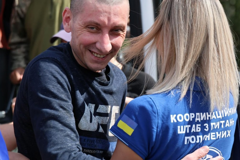 103 українські воїни повертаються додому з російського полону: фото 103 українські воїни повертаються додому з російського полону: фото