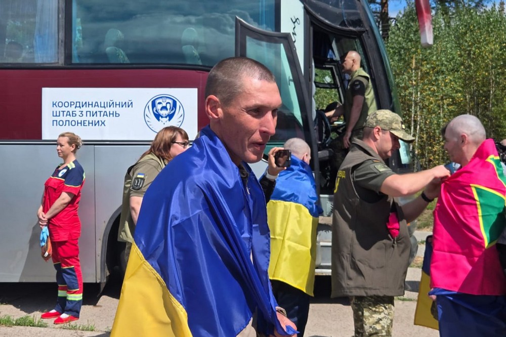 103 українські воїни повертаються додому з російського полону: фото 103 українські воїни повертаються додому з російського полону: фото