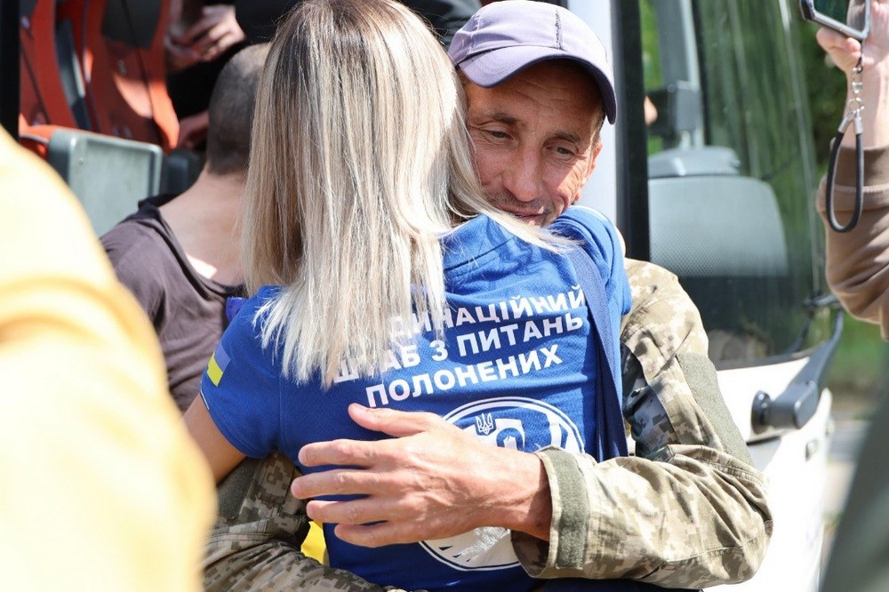 103 українські воїни повертаються додому з російського полону: фото 103 українські воїни повертаються додому з російського полону: фото
