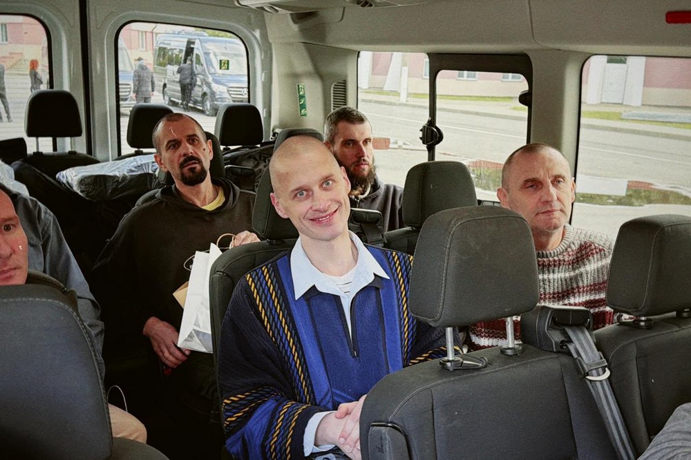 Всі вони вважалися зниклими безвісти: в межах спеціального обміну сьогодні додому повертаються 10 українських Захисників (фото) Всі вони вважалися зниклими безвісти: в межах спеціального обміну сьогодні додому повертаються 10 українських Захисників (фото)
