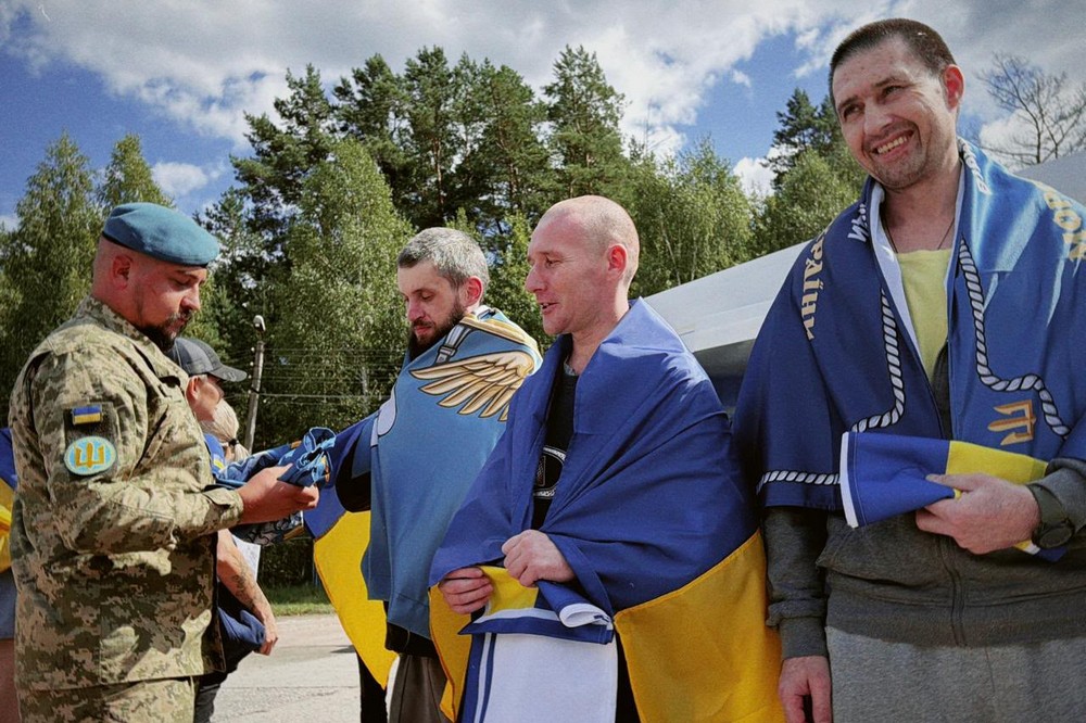 Всі вони вважалися зниклими безвісти: в межах спеціального обміну сьогодні додому повертаються 10 українських Захисників (фото) Всі вони вважалися зниклими безвісти: в межах спеціального обміну сьогодні додому повертаються 10 українських Захисників (фото)