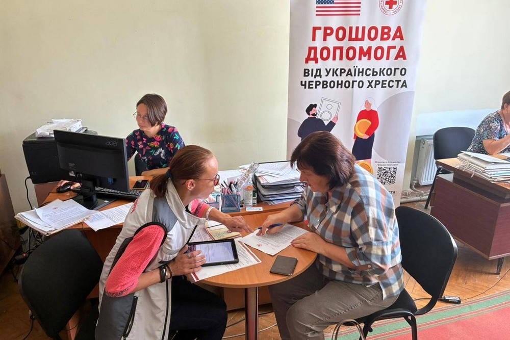 Грошова допомога від Червоного Хреста у прифронтових областях: хто може отримати, куди звертатися