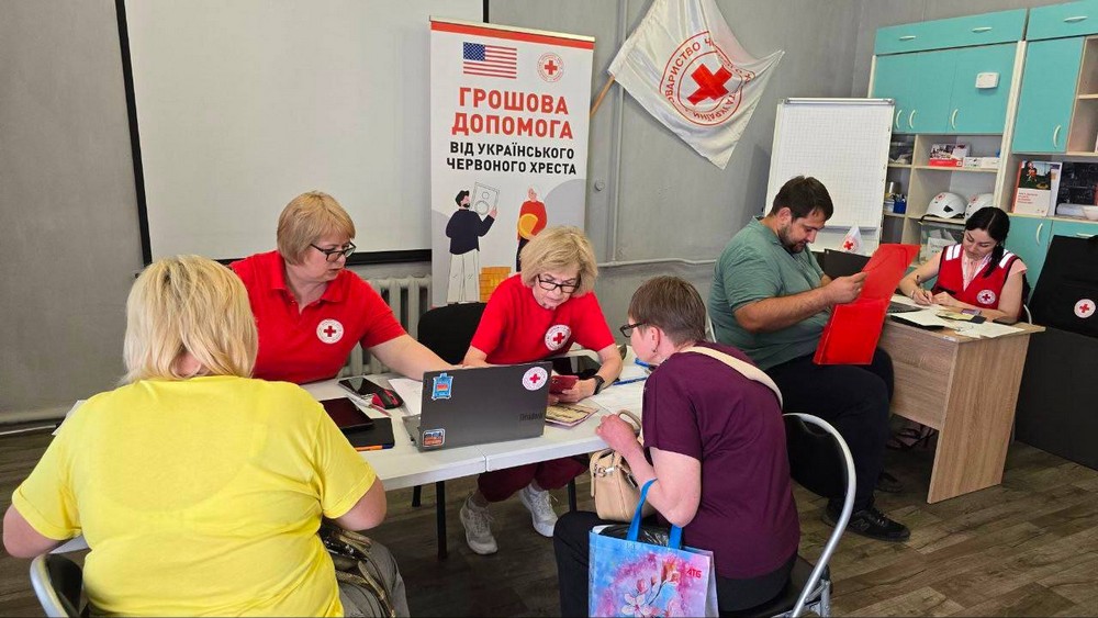 Грошова допомога від Червоного Хреста у прифронтових областях: хто може отримати, куди звертатися