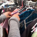 Безкоштовно одяг у Києві для жінок і дітей: хто і де може отримати
