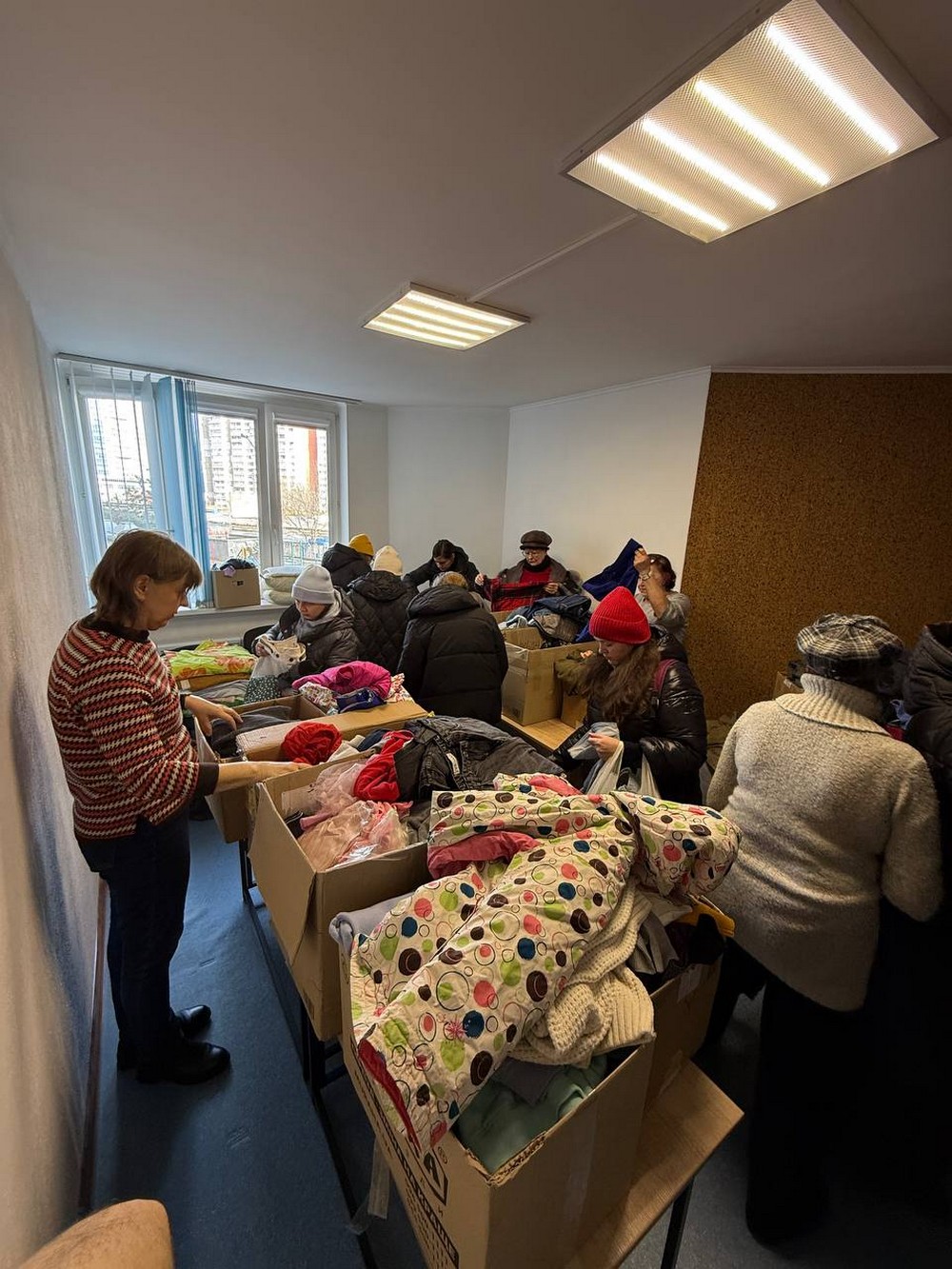 Різнобічна допомога переселенцям у Києві від волонтерської спілки «Поруч»: що і як можна отримати