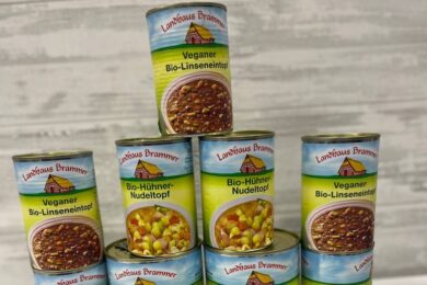 Продуктова допомога у Харкові – можна отримати консервовані супи у банках