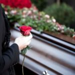 Допомога на поховання від роботодавця: коли потрібно сплачувати податки