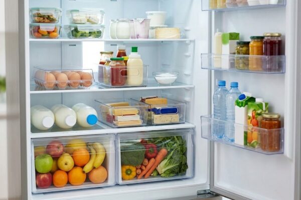 Як правильно організувати холодильник, щоб продукти зберігалися удвічі довше: прості правила та лайфхаки