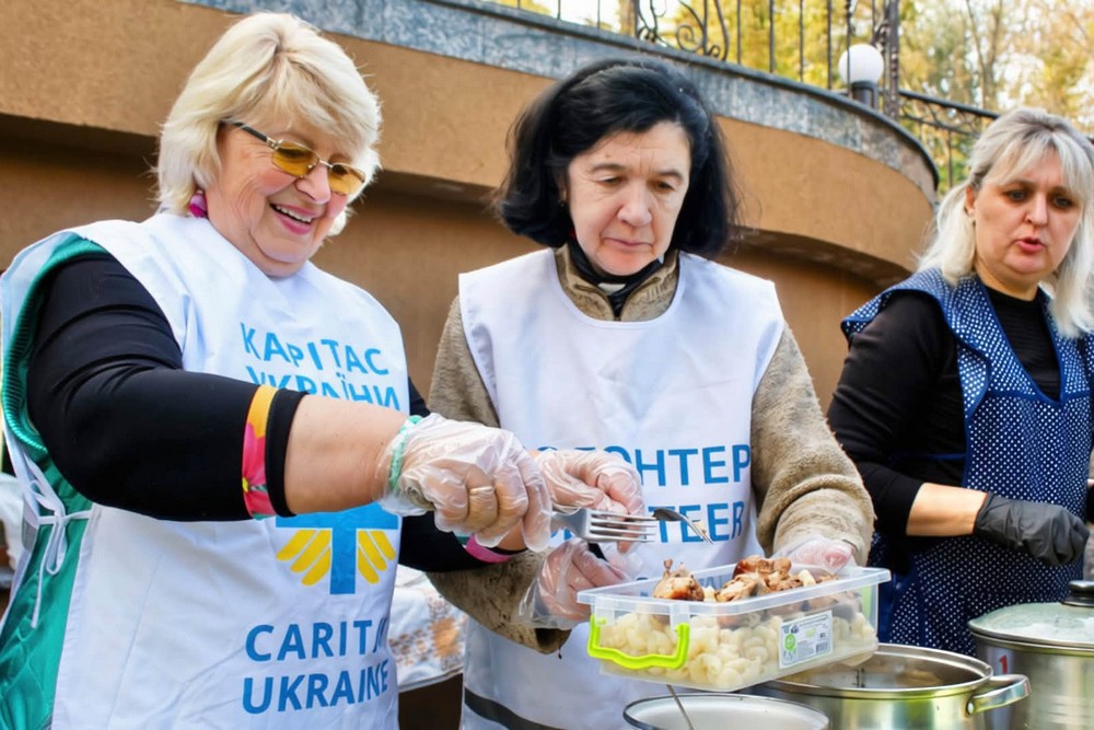 Безкоштовні гарячі обіди у Кам’янському: коли і де можна пригоститися (фото)