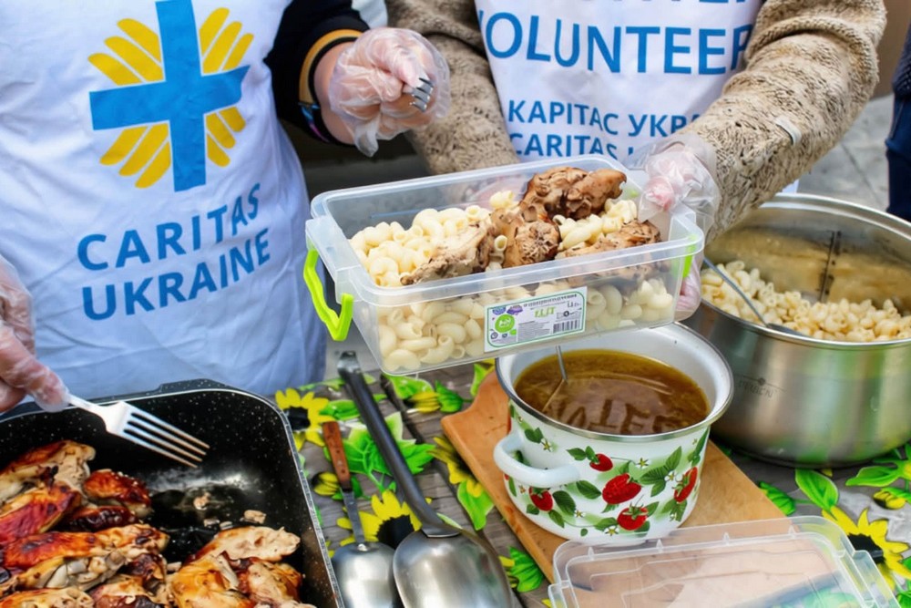 Безкоштовні гарячі обіди у Кам’янському: коли і де можна пригоститися
