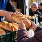 Хліб безкоштовно у Запоріжжі роздають усім потребуючим: де і коли