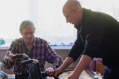 Допоміжні засоби людям з інвалідністю – хто і як може отримати