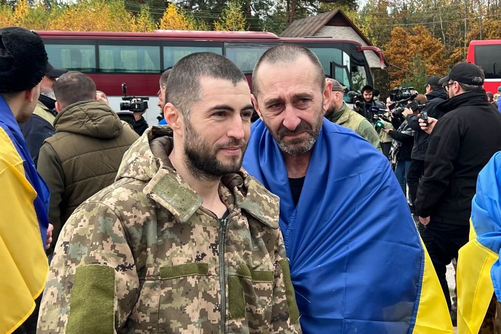 Відбувся обмін полоненими 23 жовтня 2026 року. 270 українців вдома. Серед них є ті, кого вважали загиблими. (10) Відбувся обмін полоненими 23 жовтня 2026 року. 270 українців вдома. Серед них є ті, кого вважали загиблими. (10)