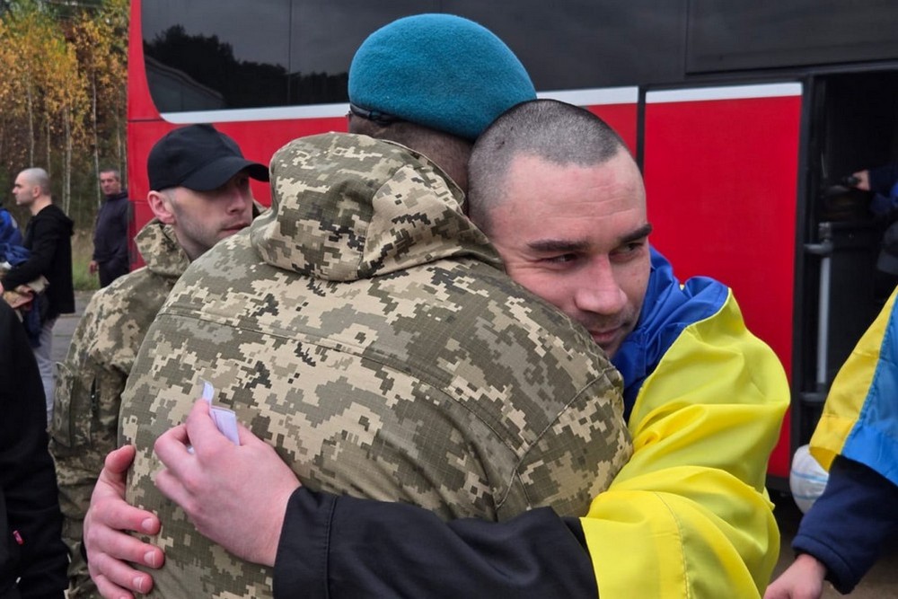 Відбувся обмін полоненими 23 жовтня 2026 року. 270 українців вдома. Серед них є ті, кого вважали загиблими. (4) Відбувся обмін полоненими 23 жовтня 2026 року. 270 українців вдома. Серед них є ті, кого вважали загиблими. (4)