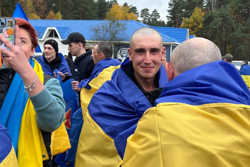 Відбувся обмін полоненими 23 жовтня 2026 року. 270 українців вдома. Серед них є ті, кого вважали загиблими. (6) Відбувся обмін полоненими 23 жовтня 2026 року. 270 українців вдома. Серед них є ті, кого вважали загиблими. (6)