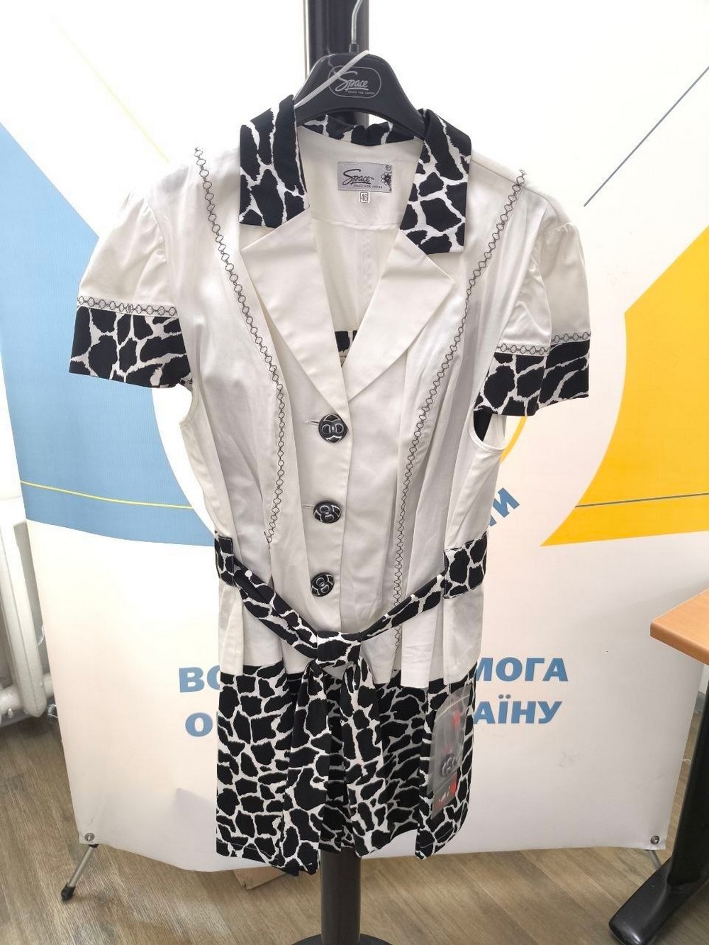 Видача нового жіночого одягу 12 жовтня хто і де може отримати безкоштовно у Полтаві (фото) (6)