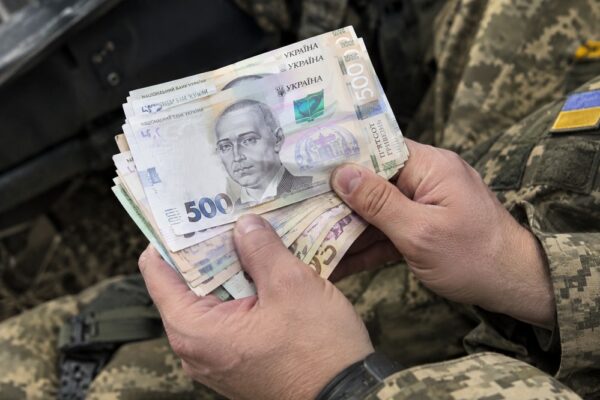 Зарплати військовим в Україні 2